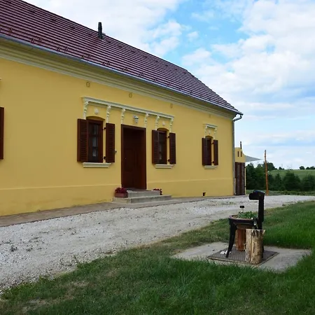 Porrogi Fenyo Vendeghaz *