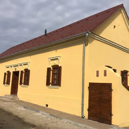 Porrogi Fenyo Vendeghaz Porrog