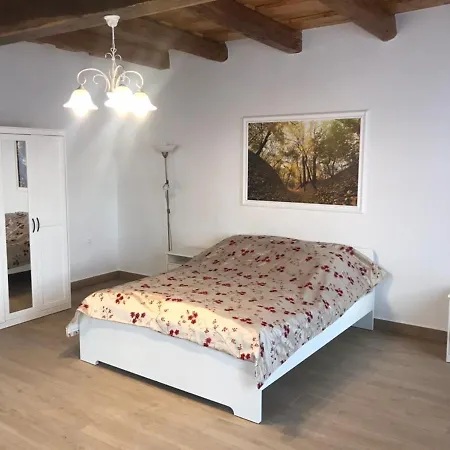 Porrogi Fenyo Vendeghaz *