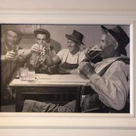 Porrogi Fenyo Vendeghaz * Porrog