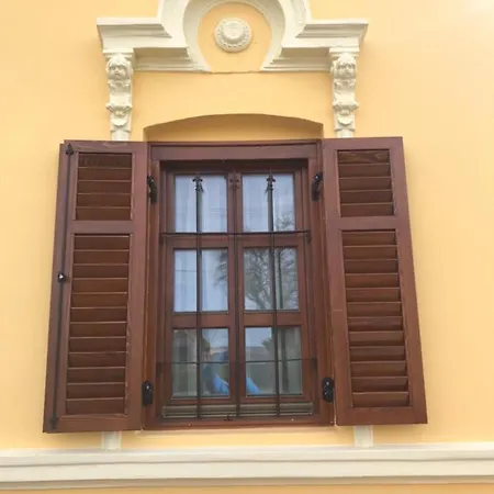 Porrogi Fenyo Vendeghaz