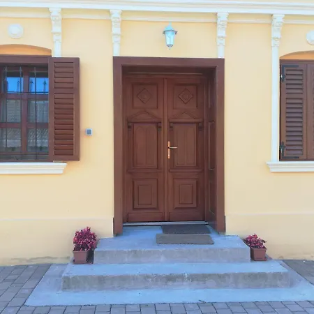 Apartment Porrogi Fenyo Vendeghaz *
