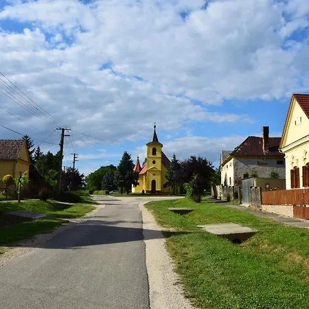 Porrogi Fenyo Vendeghaz Apartament